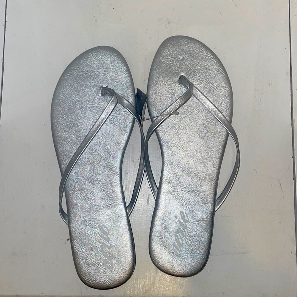 Aerie Silver flip flops size 9